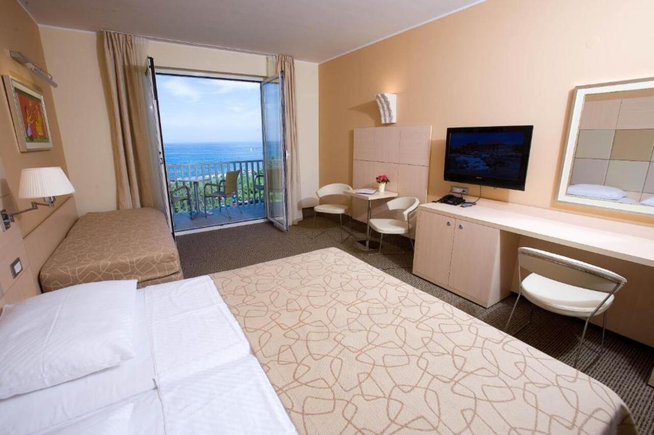 Hotel Haliaetum And Mirta Izola Exterior foto